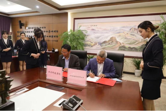 校企合作產(chǎn)學研共贏 鄭州科技學院獲企業(yè)百萬捐贈設立創(chuàng)新獎學金345.png