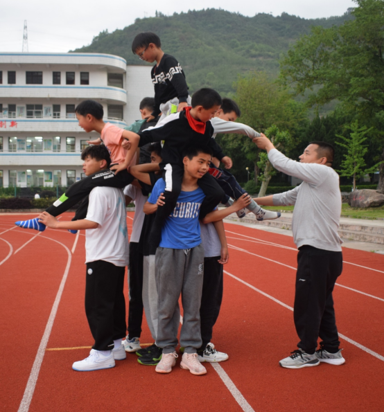 A1 三陽鎮(zhèn)疊羅漢非遺傳承走進(jìn)三陽學(xué)校座談會(huì)689.png